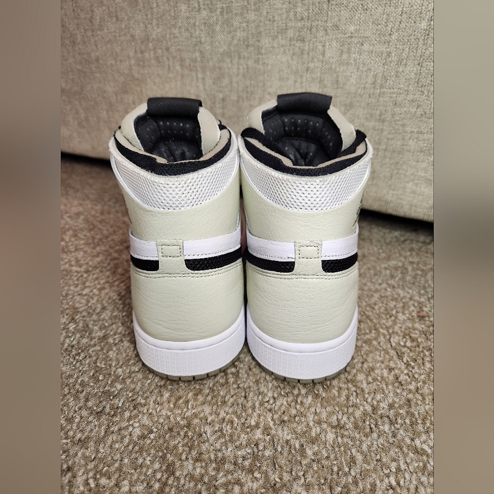 SOLD ๐ฆNike Jordan 1 Air CMFT - Light Bone - Picture 6 of 10